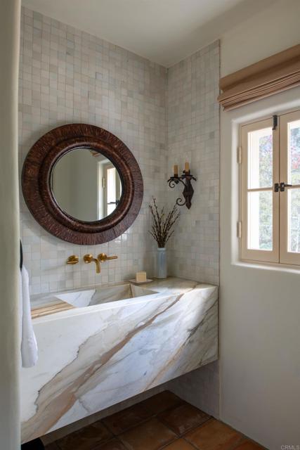 17484 El Vuelo, Rancho Santa Fe CA: https://media.crmls.org/mediaz/780c918f-bfe3-4af3-9308-5d8567cd926e.jpg