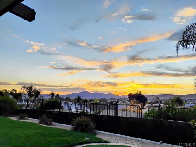 10252 Casa Ct, Santee CA: https://media.crmls.org/mediaz/780cb9b6-a5cb-475c-b24d-a01d17d185d0.jpg
