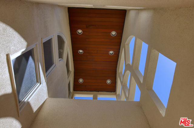 426 S Swall Drive, Beverly Hills CA: https://media.crmls.org/mediaz/780cfa5d-bf7b-4603-a55e-31a753d23641.jpg
