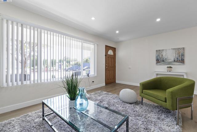 3501 Lake Ontario Dr, Fremont CA: https://media.crmls.org/mediaz/780cfc2e-8351-4e9d-a87a-98a799a190f2.jpg