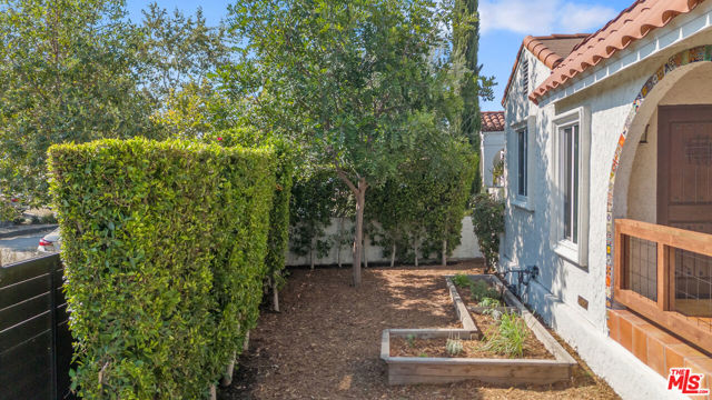 4031 Edenhurst Avenue, Los Angeles CA: https://media.crmls.org/mediaz/780d2874-c7b3-457c-822a-256d74592675.jpg