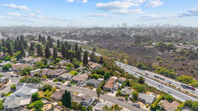 1663 Parrot St, San Diego CA: https://media.crmls.org/mediaz/780d566d-c983-4ef2-a5d1-42d4f16ec1e9.jpg