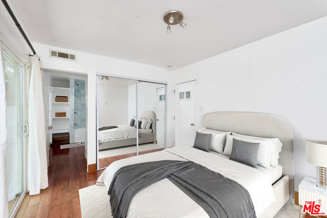 1141 Cabrillo Avenue, Venice CA: https://media.crmls.org/mediaz/780d88ce-429a-4cee-bb1f-332545abc080.jpg
