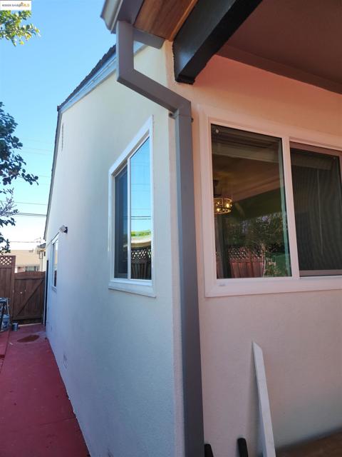 15373 Inverness St, San Leandro CA: https://media.crmls.org/mediaz/780dce29-c270-4b5c-af55-c35645d18137.jpg