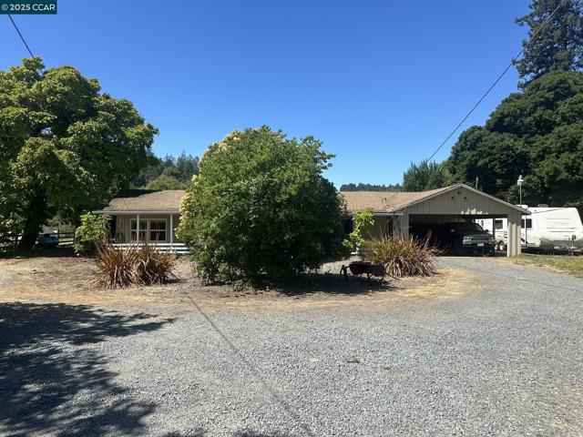 120 Sexton Rd, Sebastopol CA: https://media.crmls.org/mediaz/780dd00c-d1c6-483b-978b-eab41c89de12.jpg