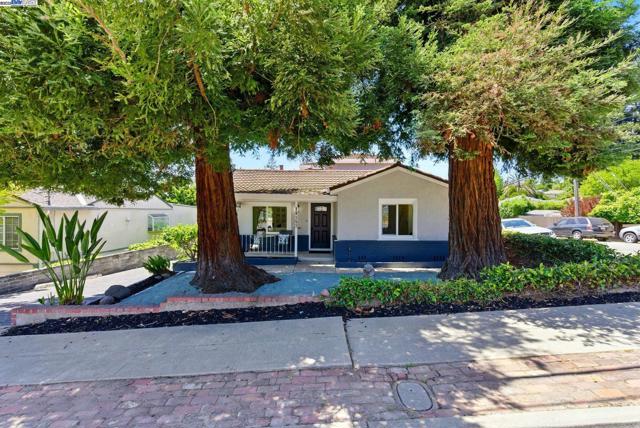 19157 Parsons Ave, Castro Valley CA: https://media.crmls.org/mediaz/780e594f-b97e-4d6d-a927-ebc9ad899ee0.jpg