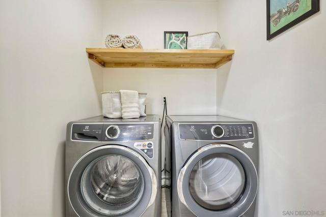 Image 23 of 43 For 3380 Trumbull St