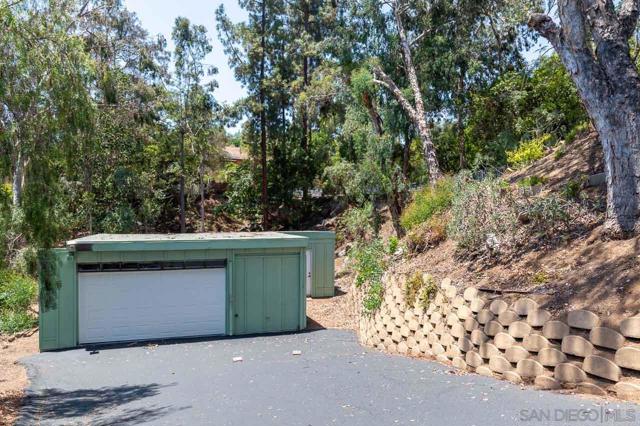 11339 Rolling Hills Dr, El Cajon CA: https://media.crmls.org/mediaz/780f3e78-65c7-4265-a9db-8e8a030ea1b1.jpg