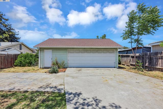 6831 Dairy Ave, Newark CA: https://media.crmls.org/mediaz/780f4358-503a-4680-8cd4-a3f5d6a216a2.jpg