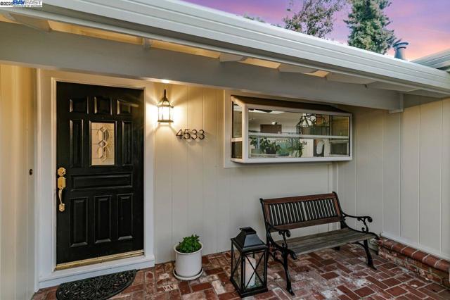 4533 Santa Cruz Ct, Fremont CA: https://media.crmls.org/mediaz/780faab6-5498-4fd2-9ed4-9a1aedd22a5e.jpg