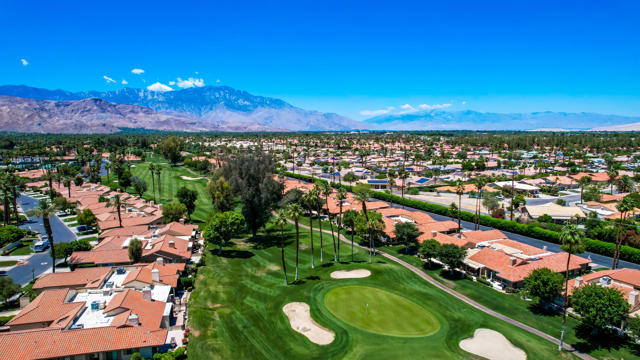 352 Villena Way, Palm Desert CA: https://media.crmls.org/mediaz/780fd9b7-31ae-47d5-b34f-54bde9e11b98.jpg