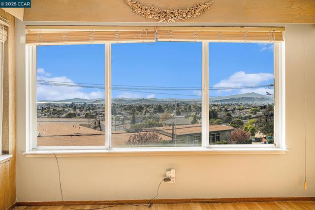 5955 Ralston Ave, Richmond CA: https://media.crmls.org/mediaz/78104809-7d46-4526-8f42-c6b62736febe.jpg
