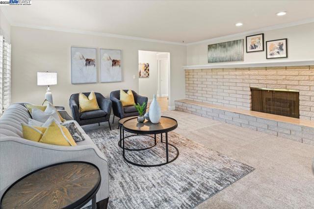 25631 Paul Ct, Hayward CA: https://media.crmls.org/mediaz/78105797-4d9e-4634-84bd-b2532ec37b85.jpg