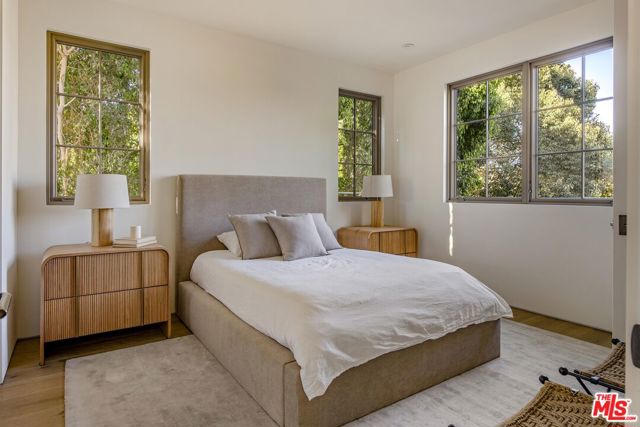 4209 Vantage Avenue, Studio City CA: https://media.crmls.org/mediaz/7810d14c-0c37-4523-bf46-e6dd1ce15a0f.jpg