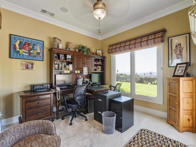17502 Corte Lomas Verdes, Poway CA: https://media.crmls.org/mediaz/78113467-63bb-4561-962f-4eb883179d50.jpg