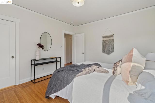533 Lewis Ave, San Leandro CA: https://media.crmls.org/mediaz/7811593f-7e38-4e9e-9943-663aaaf4c891.jpg