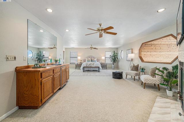 4325 Monterey ct, Discovery Bay CA: https://media.crmls.org/mediaz/7811ca69-8f24-4e53-9724-d1751f9bc8e3.jpg
