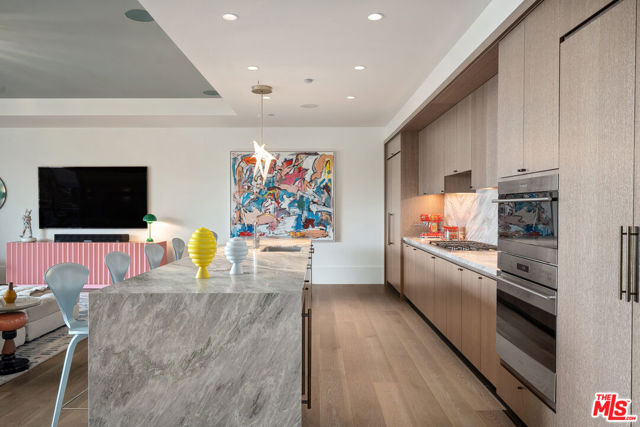 8420 W Sunset Boulevard, West Hollywood CA: https://media.crmls.org/mediaz/78126647-dd7b-48f2-939e-d635eb1d671a.jpg