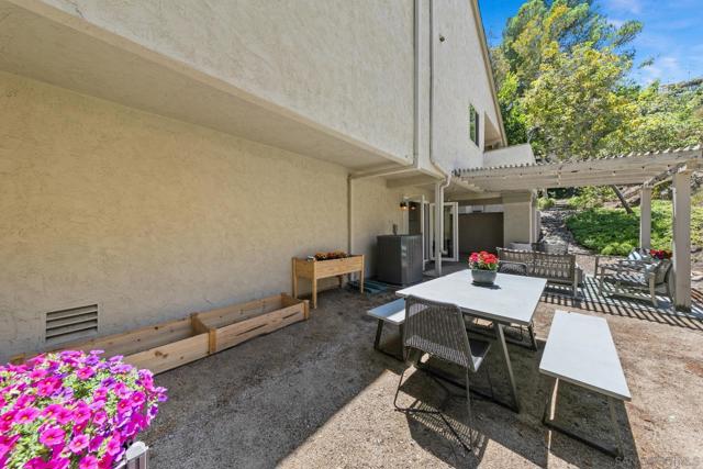 4366 Caminito Pintoresco, San Diego CA: https://media.crmls.org/mediaz/7812b231-1733-4ac6-a9c8-407d2b87e4d7.jpg