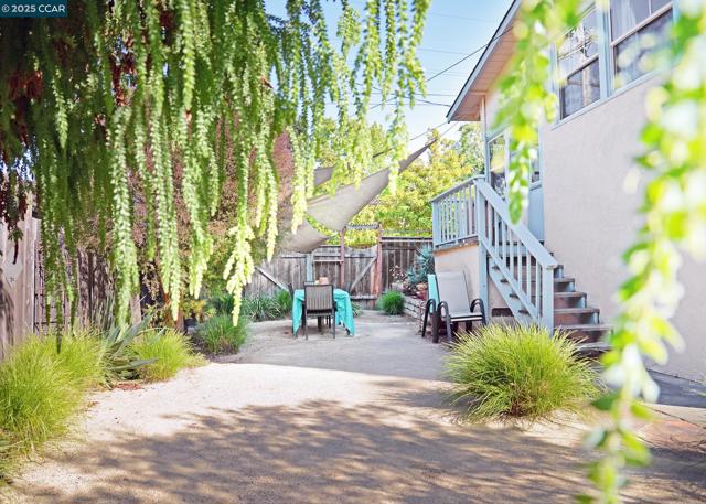 1331 Court Street, Martinez CA: https://media.crmls.org/mediaz/7812f740-e7d2-4a3c-a47c-e7cf3fcd4eac.jpg