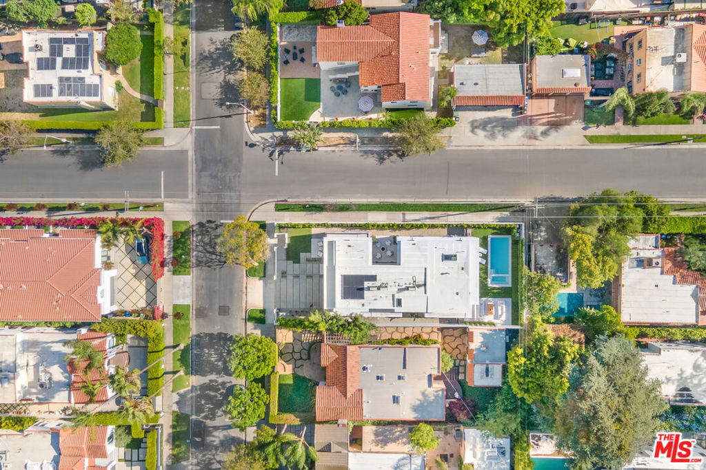 https://media.crmls.org/mediaz/781322b3-e11a-4d41-b5f8-1232a22adeeb.jpg?preset=X-Large