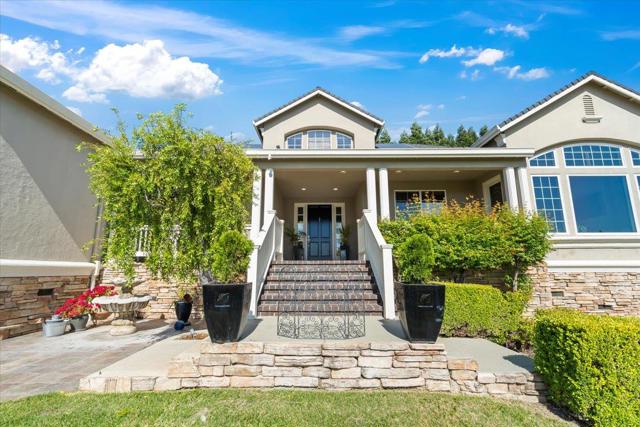 2380 Sunflower Circle, Gilroy CA: https://media.crmls.org/mediaz/7813a3eb-6b88-4a6d-bfbf-bf0847d629e6.jpg