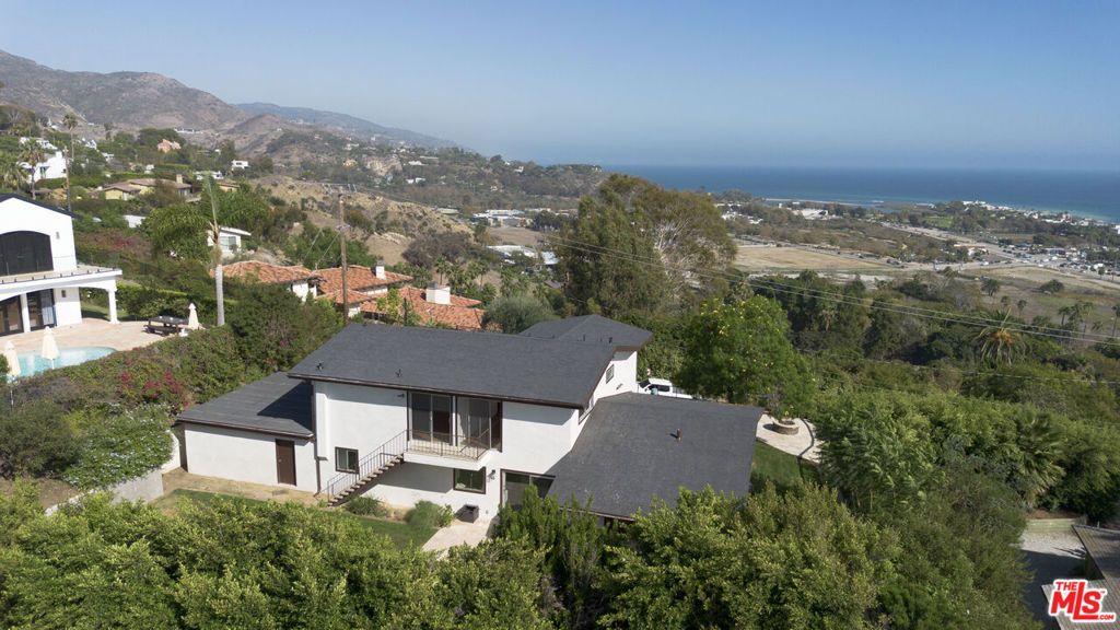 3505 Coast View Drive — Contemporary