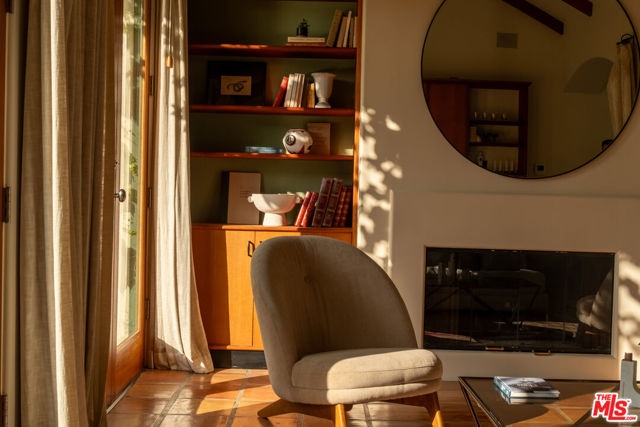 416 Carroll Canal, Venice CA: https://media.crmls.org/mediaz/7814fd42-1184-4a33-b7df-a2c74bc49d67.jpg