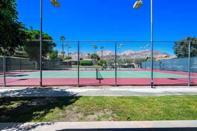 72499 Sandstone Lane, Palm Desert CA: https://media.crmls.org/mediaz/78157db6-5b42-41a5-a80b-ca15778036b5.jpg