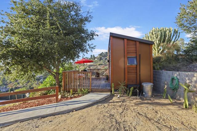 9586 Alto Dr, La Mesa CA: https://media.crmls.org/mediaz/78160c76-bc1c-409e-b4be-90b933cb8919.jpg