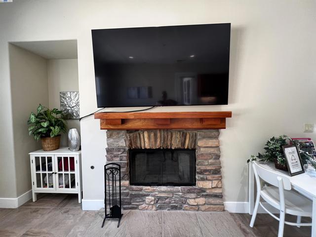 2344 Treadwell St, Livermore CA: https://media.crmls.org/mediaz/78165705-27c4-402d-9281-d2340e3b3fa8.jpg