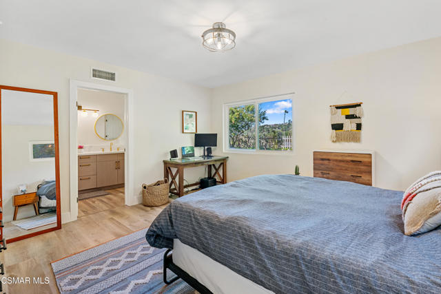 1953 Rayshire Street, Thousand Oaks CA: https://media.crmls.org/mediaz/781688a2-add3-44d3-b57b-41c1970c14b6.jpg