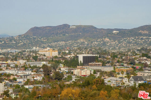 800 W 1ST Street, Los Angeles CA: https://media.crmls.org/mediaz/7816ac38-14ac-4311-8634-d2fbe78427f0.jpg