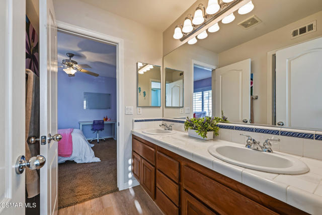 Image 44 of 51 For 490 Peter Place