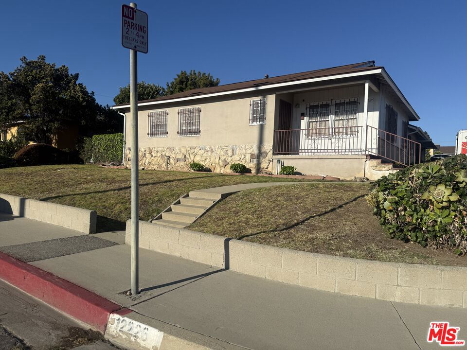 12226 Berendo Avenue