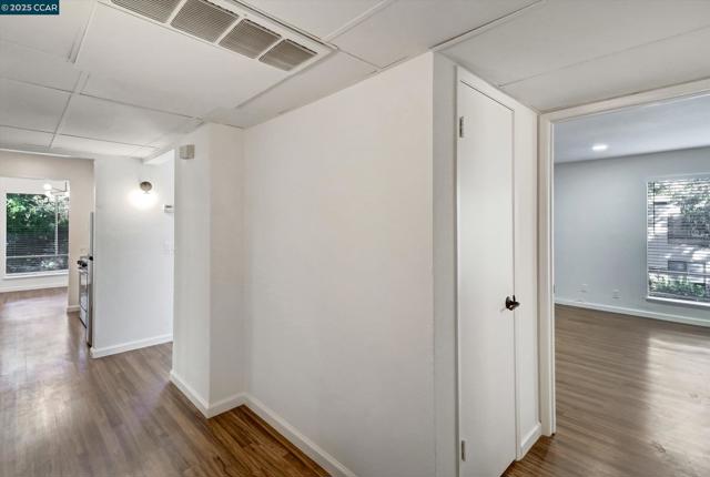 440 N Civic Dr, Walnut Creek CA: https://media.crmls.org/mediaz/78173ae4-6a45-45a5-a880-5d73de754bd4.jpg