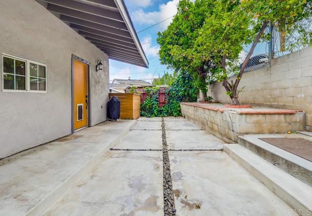 1279 N Hicks Drive, East Los Angeles CA: https://media.crmls.org/mediaz/78173df6-ebf5-4eea-9202-fc8cf50b873e.jpg