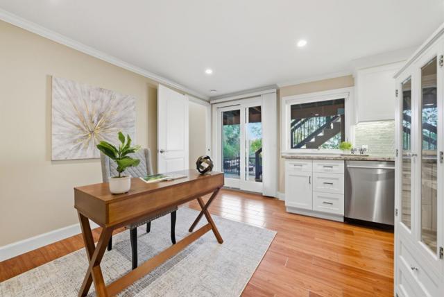 3654 Altamont Way, Redwood City CA: https://media.crmls.org/mediaz/78174778-568f-4dfd-88fc-772b0440a1a5.jpg