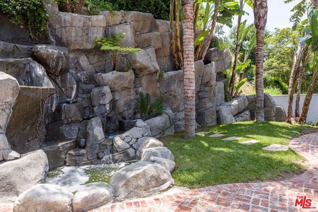 2628 MANDEVILLE CANYON Road, Los Angeles CA: https://media.crmls.org/mediaz/781749d0-9c25-4f8a-b19e-6d5d80c90cb8.jpg