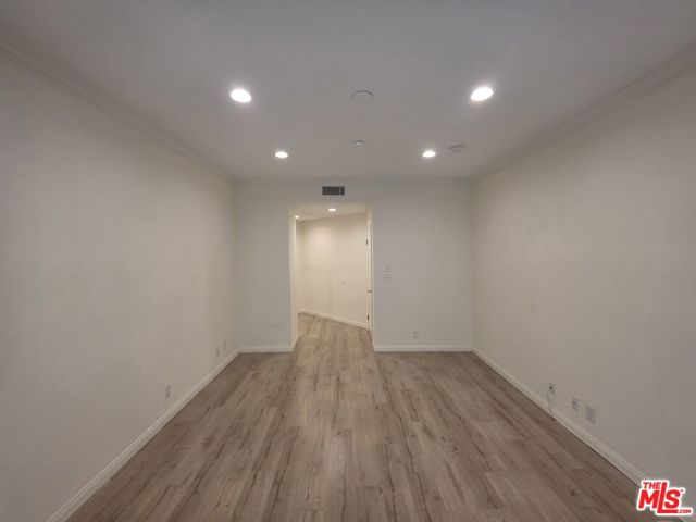 12000 Goshen Avenue, Los Angeles CA: https://media.crmls.org/mediaz/78180d86-912e-43cf-994b-bd89280b8b37.jpg