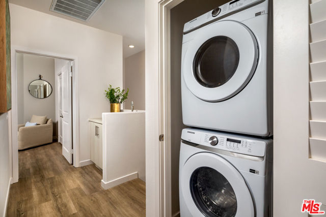 1483 W Vista Way, San Pedro CA: https://media.crmls.org/mediaz/7818328d-64d1-470f-88c4-93c130fddd70.jpg