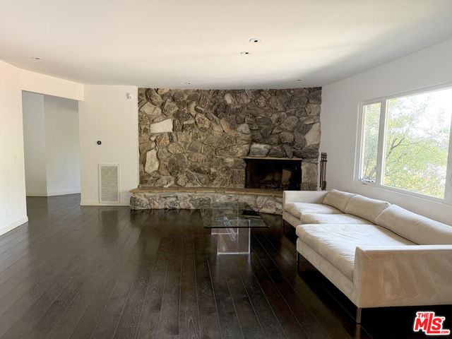 Living Room w FP