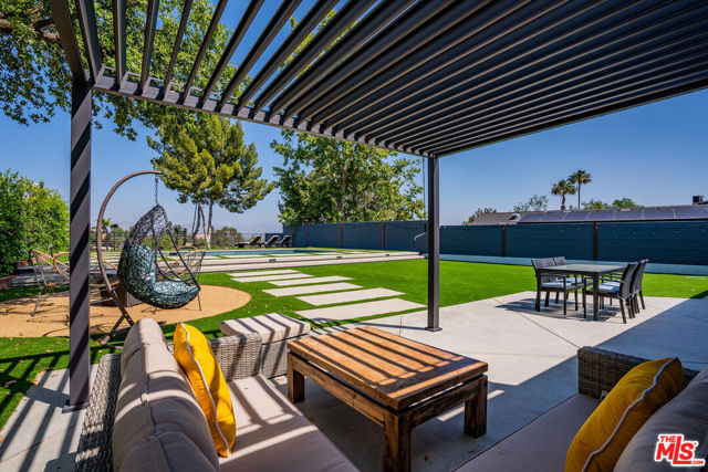 5835 Mcdonie Avenue, Woodland Hills CA: https://media.crmls.org/mediaz/78183910-10bb-4886-8be4-cb3df15b7883.jpg