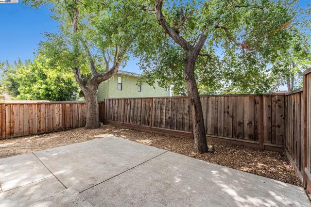 19723 Redwood Rd, Castro Valley CA: https://media.crmls.org/mediaz/7818ac0a-3cd0-4a4d-b7ee-16172423011a.jpg