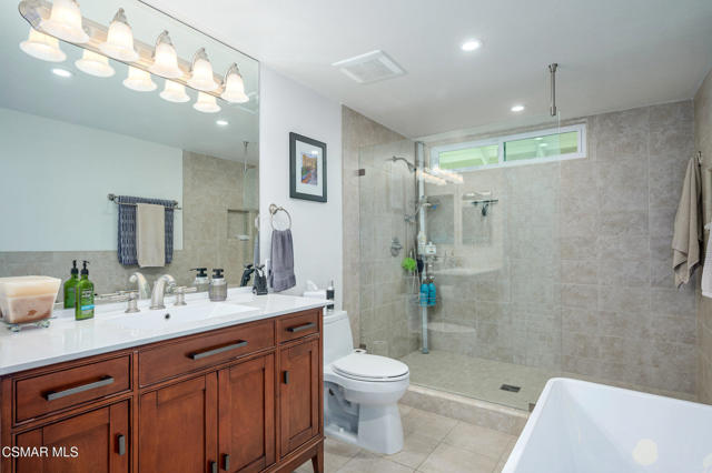 1841 Fallview Road, Westlake Village CA: https://media.crmls.org/mediaz/7818b6ee-5e67-45d2-b2f3-322aa52690b2.jpg