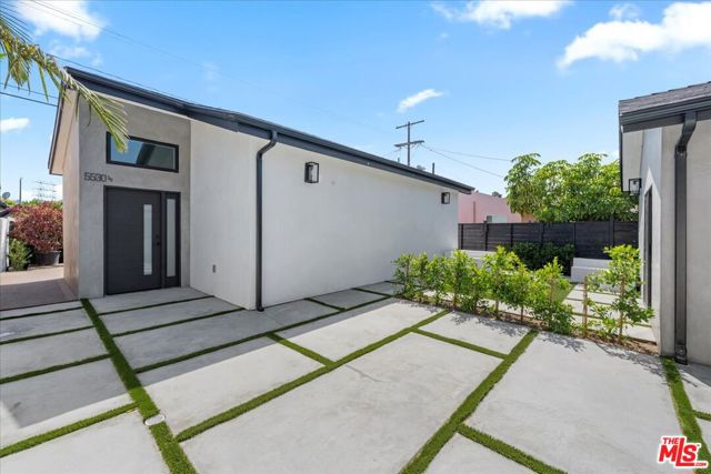 5530 Geer Avenue, Los Angeles CA: https://media.crmls.org/mediaz/781997cd-2540-4d06-828d-9cd79411dd94.jpg