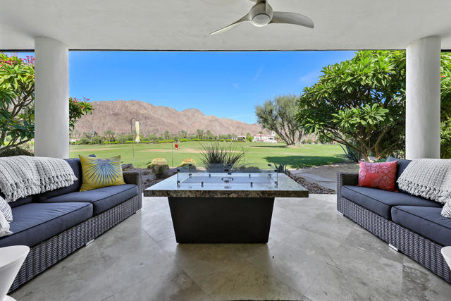 49845 Lago Drive, La Quinta CA: https://media.crmls.org/mediaz/7819dfe0-d669-4456-a298-a43484a65570.jpg