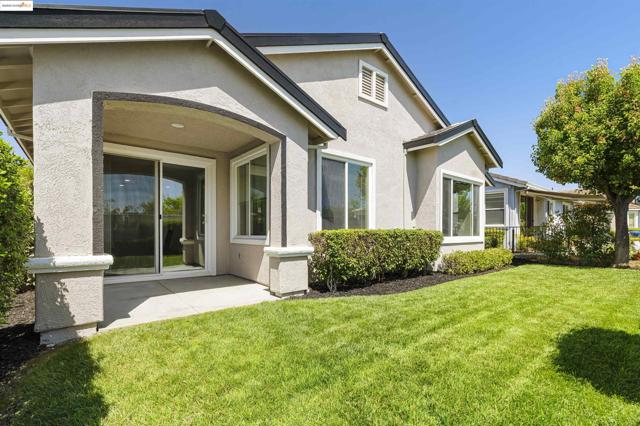 1040 Bismarck Terr, Brentwood CA: https://media.crmls.org/mediaz/781a5255-76a7-46fa-9fb6-a45c3cd34257.jpg