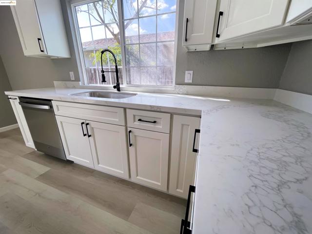 2723 E Tregallas Rd, Antioch CA: https://media.crmls.org/mediaz/781a7242-adb3-4c0f-87e6-65a2b3e6d77a.jpg