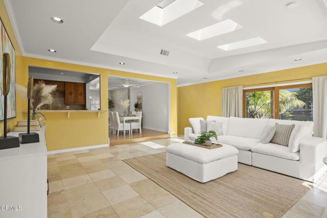 354 Arnett Avenue, Ventura CA: https://media.crmls.org/mediaz/781aaecd-f2d9-4efb-83d4-e32e7f046bcf.jpg